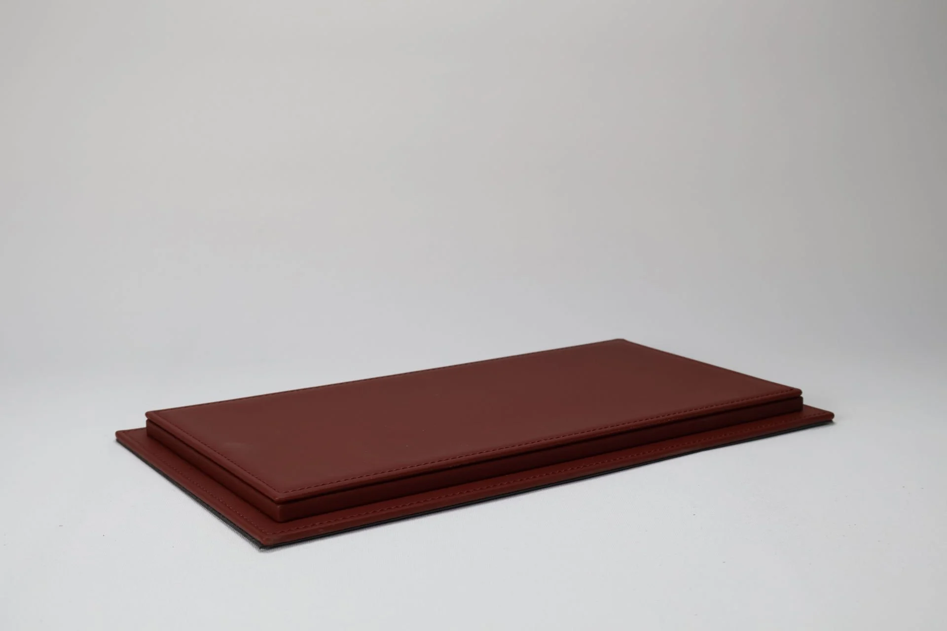 1/18 KESTANE BORDO SERGİLEME STANDI - (KIRMIZI DİKİŞ)