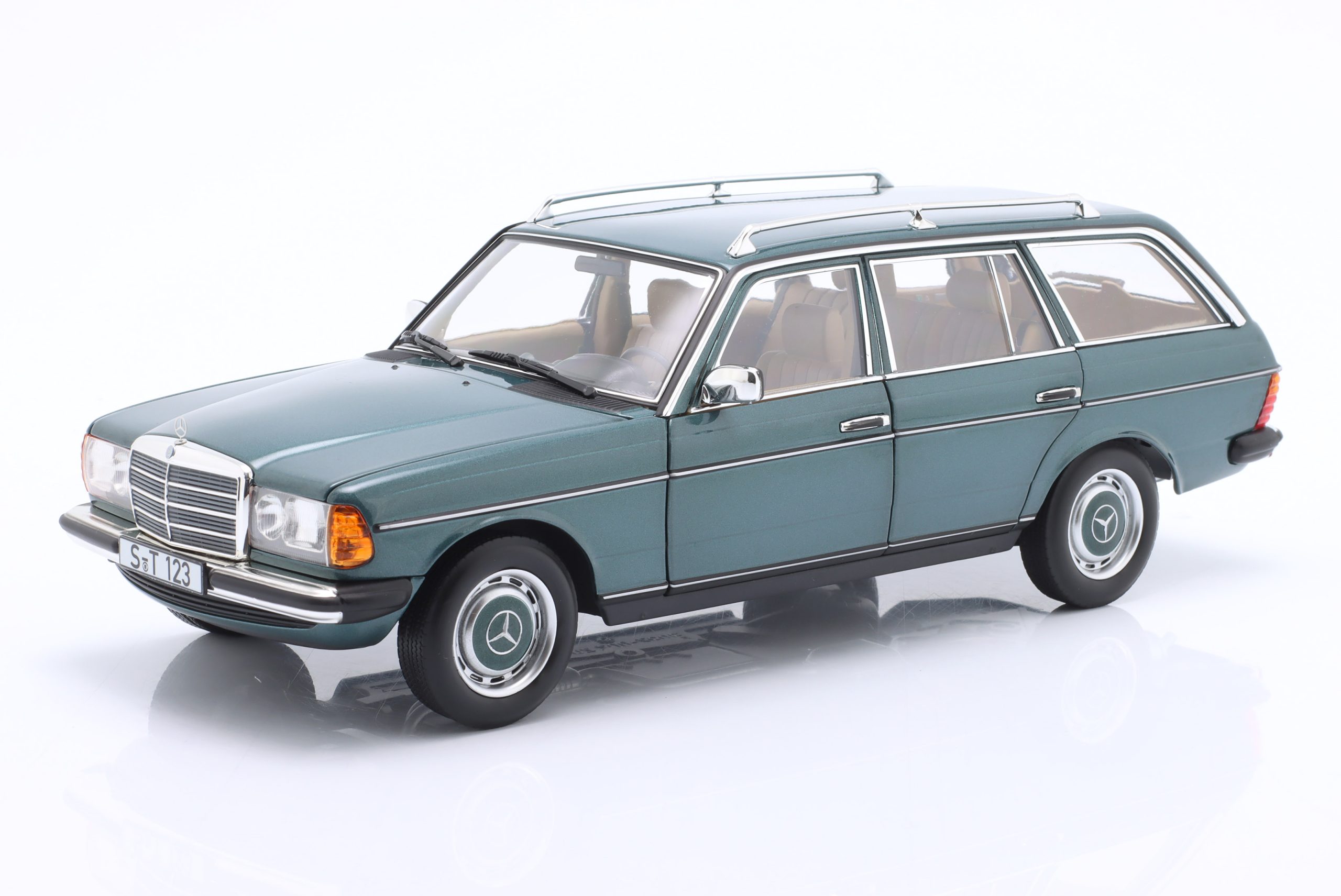 1/18 Mercedes-Benz E CLASS 200 (S123) T-Model