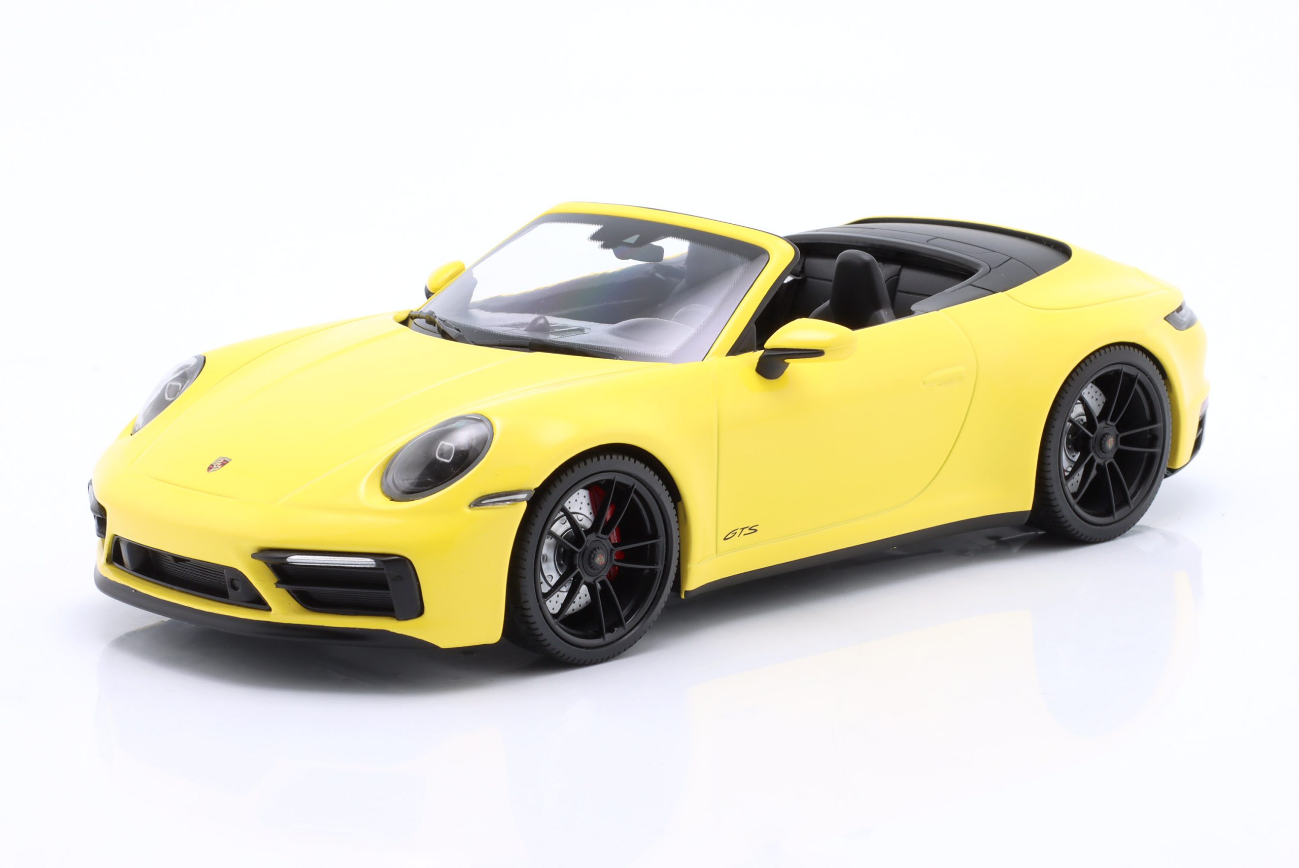 1/18 PORSCHE 911 CARRERA 4 GTS CONVERTIBLE