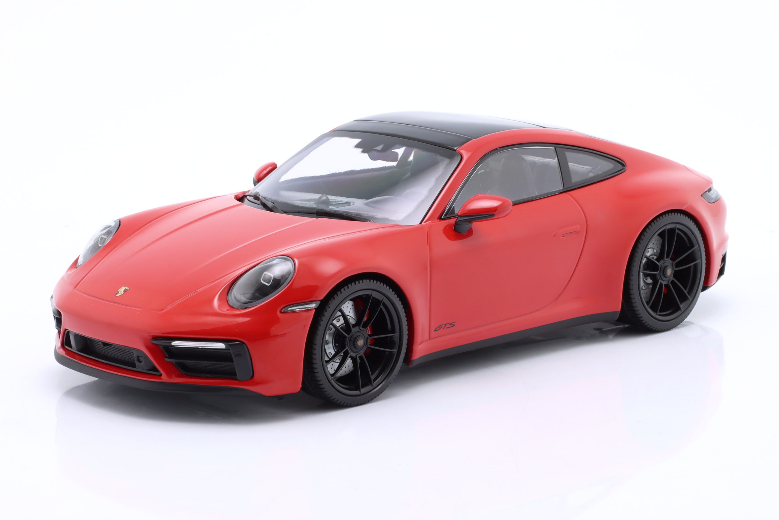 1/18 PORSCHE 911 CARRERA 4 GTS COUPE