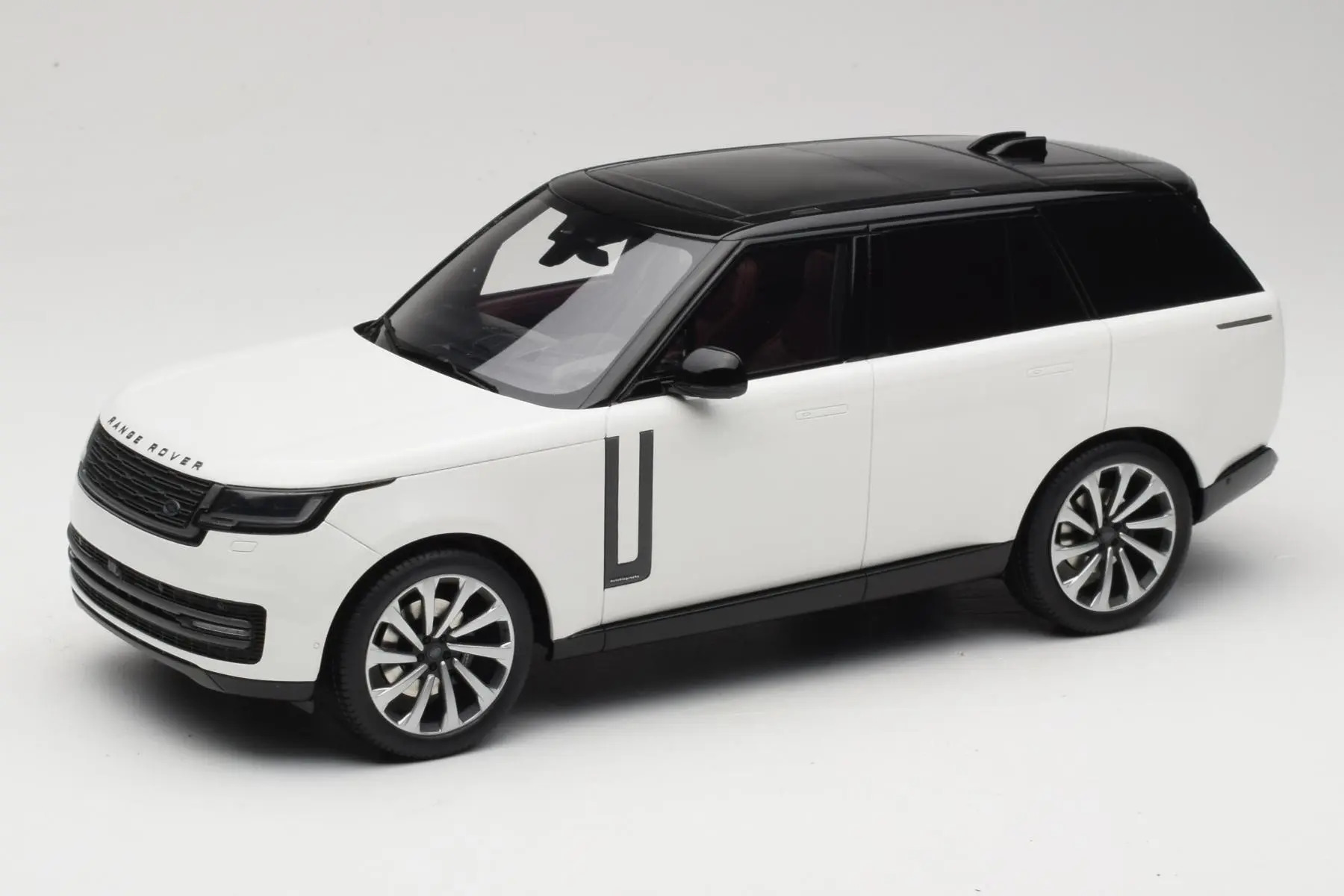 1/18 RANGE ROVER AUTOBIOGRAPHY 2024