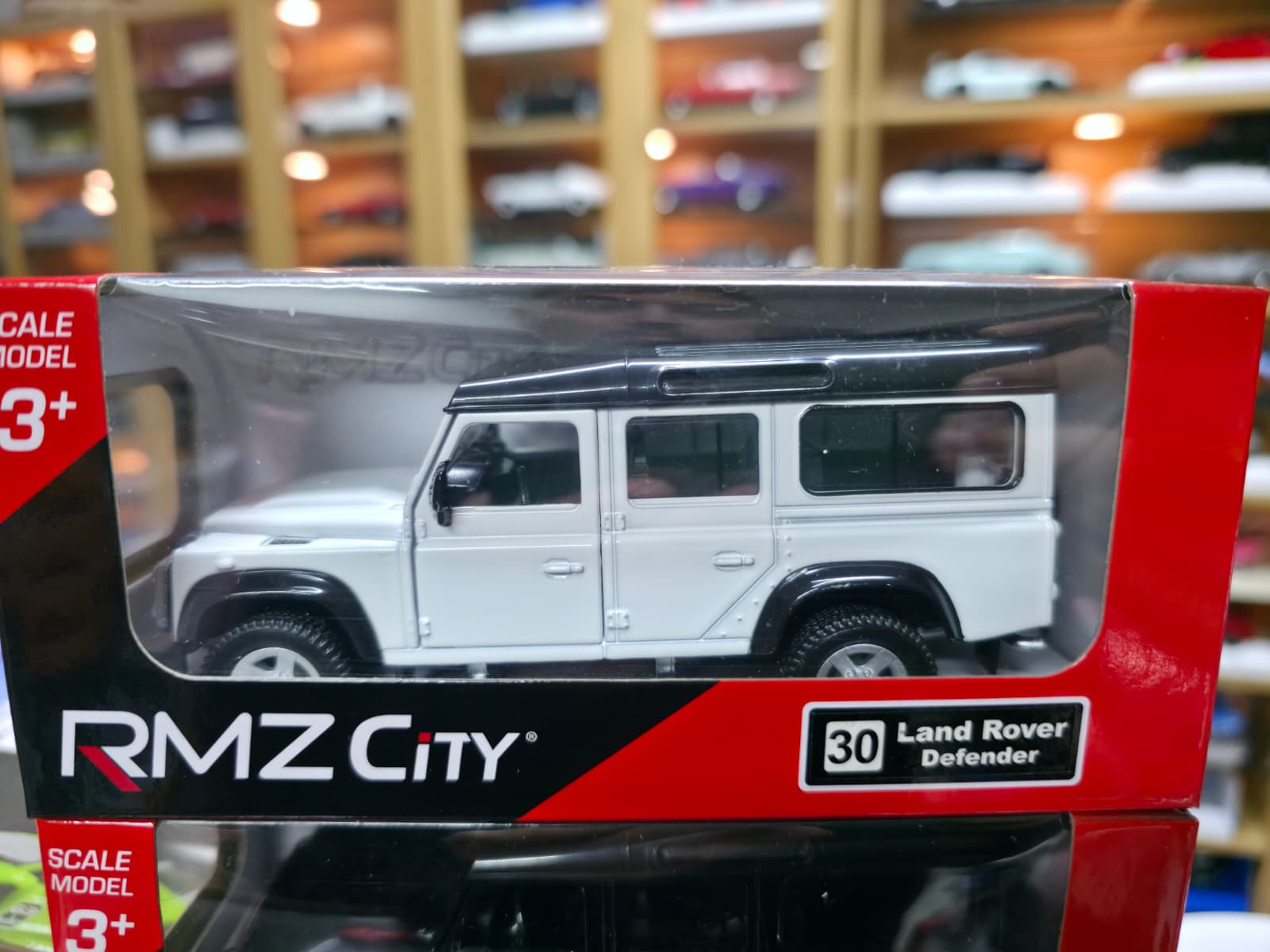 1/32 LAND ROVER DEFENDER