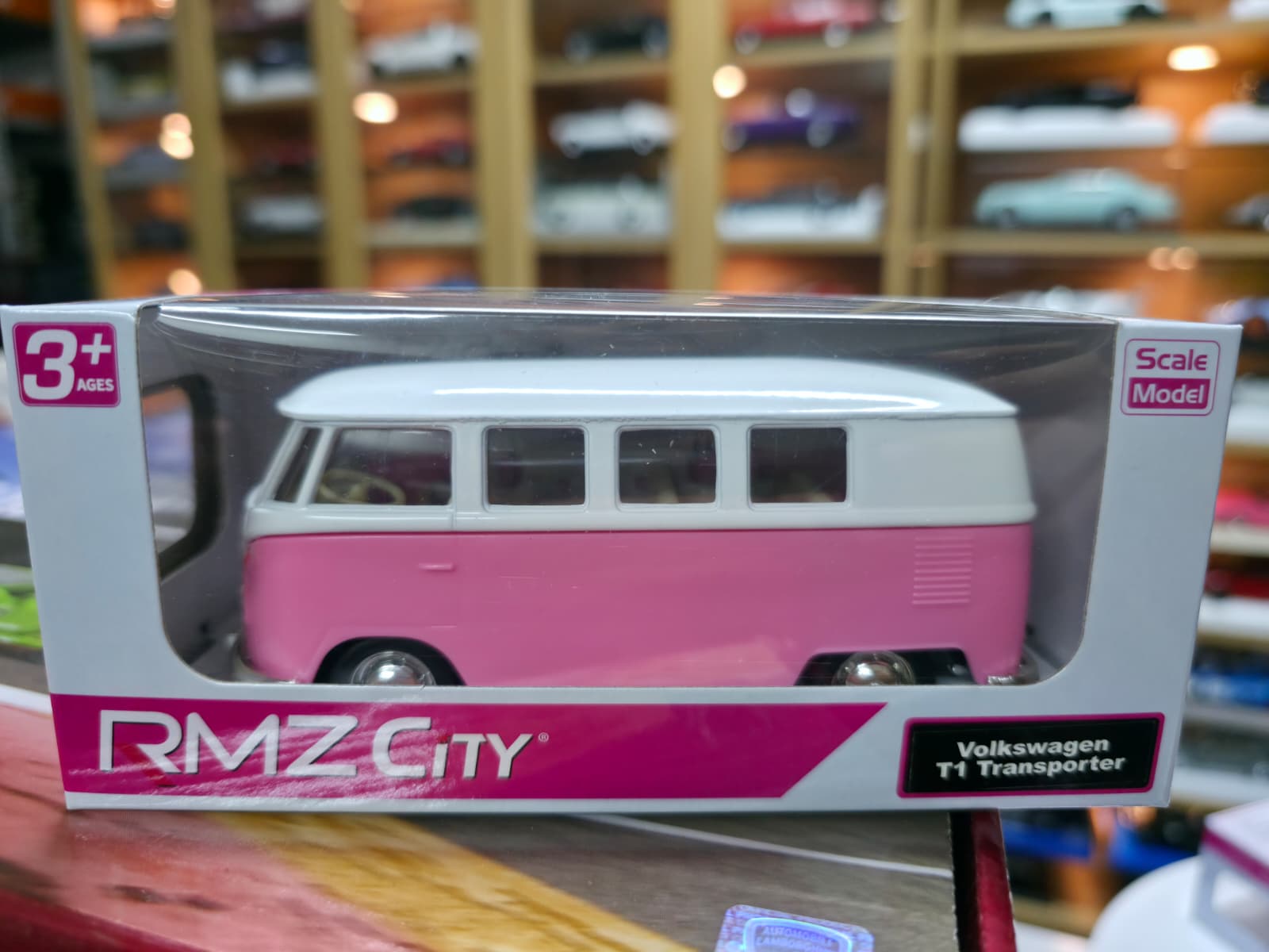 1/32 VOLKSWAGEN T1 BUS TRANSPORTER