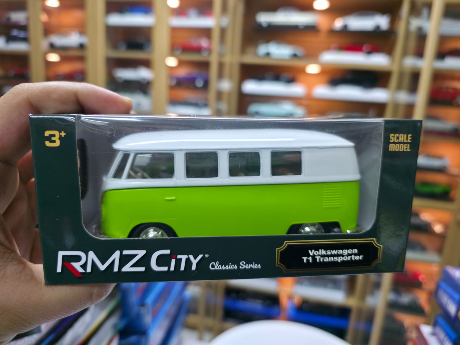1/32 VOLKSWAGEN T1 BUS TRANSPORTER
