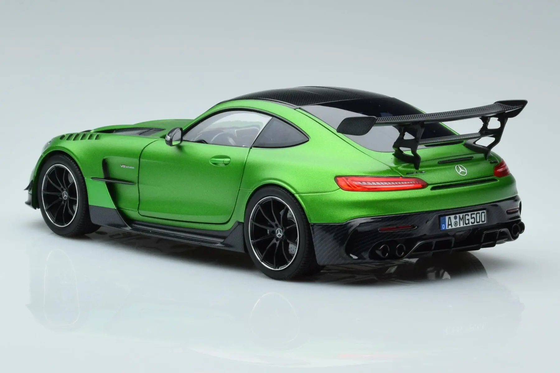 1/18 MERCEDES-BENZ AMG GT-R BLACK SERIES 2021