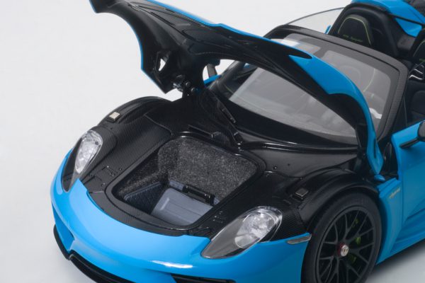1/18 Porsche 918 Spyder Weissach Package