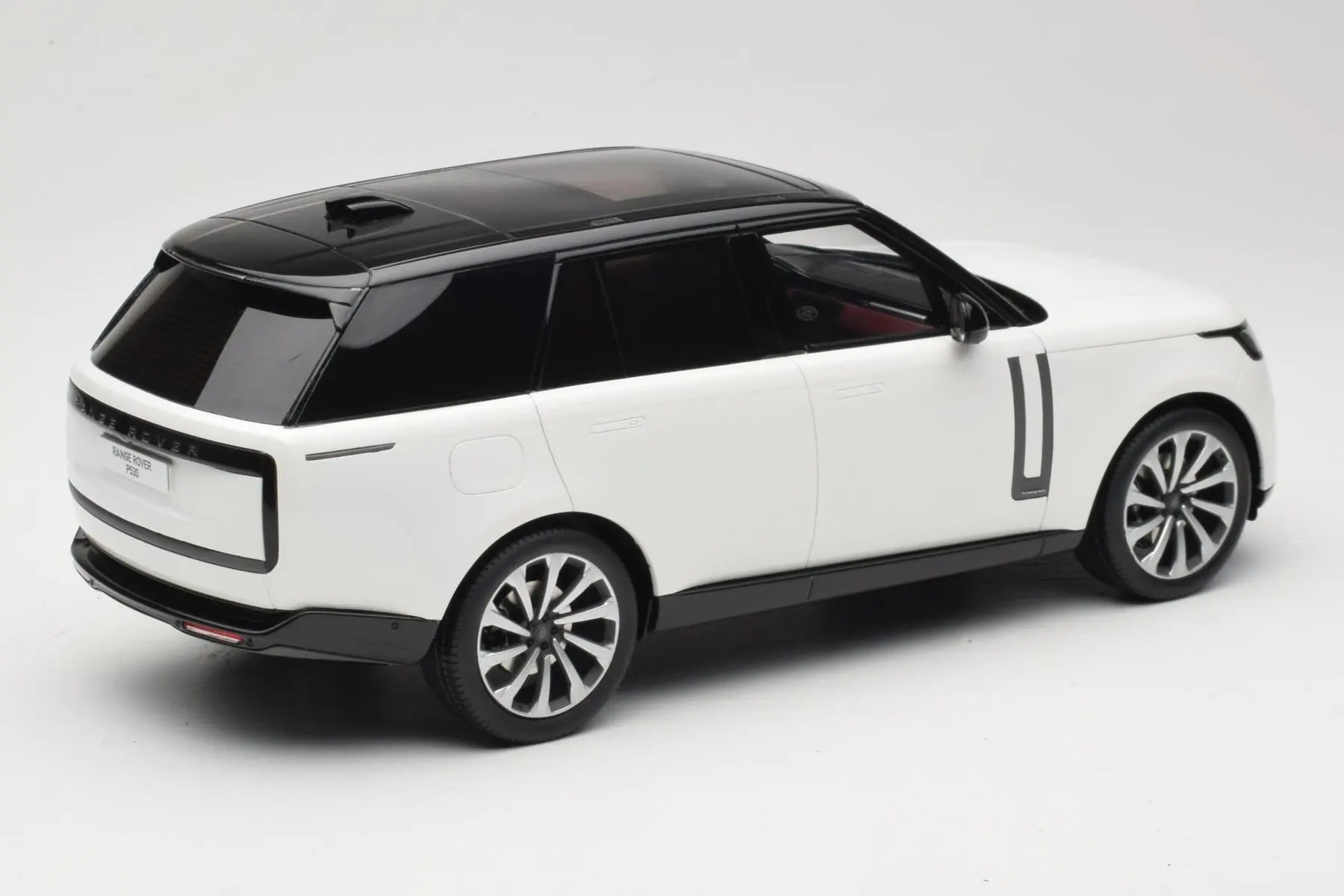 1/18 RANGE ROVER AUTOBIOGRAPHY 2024