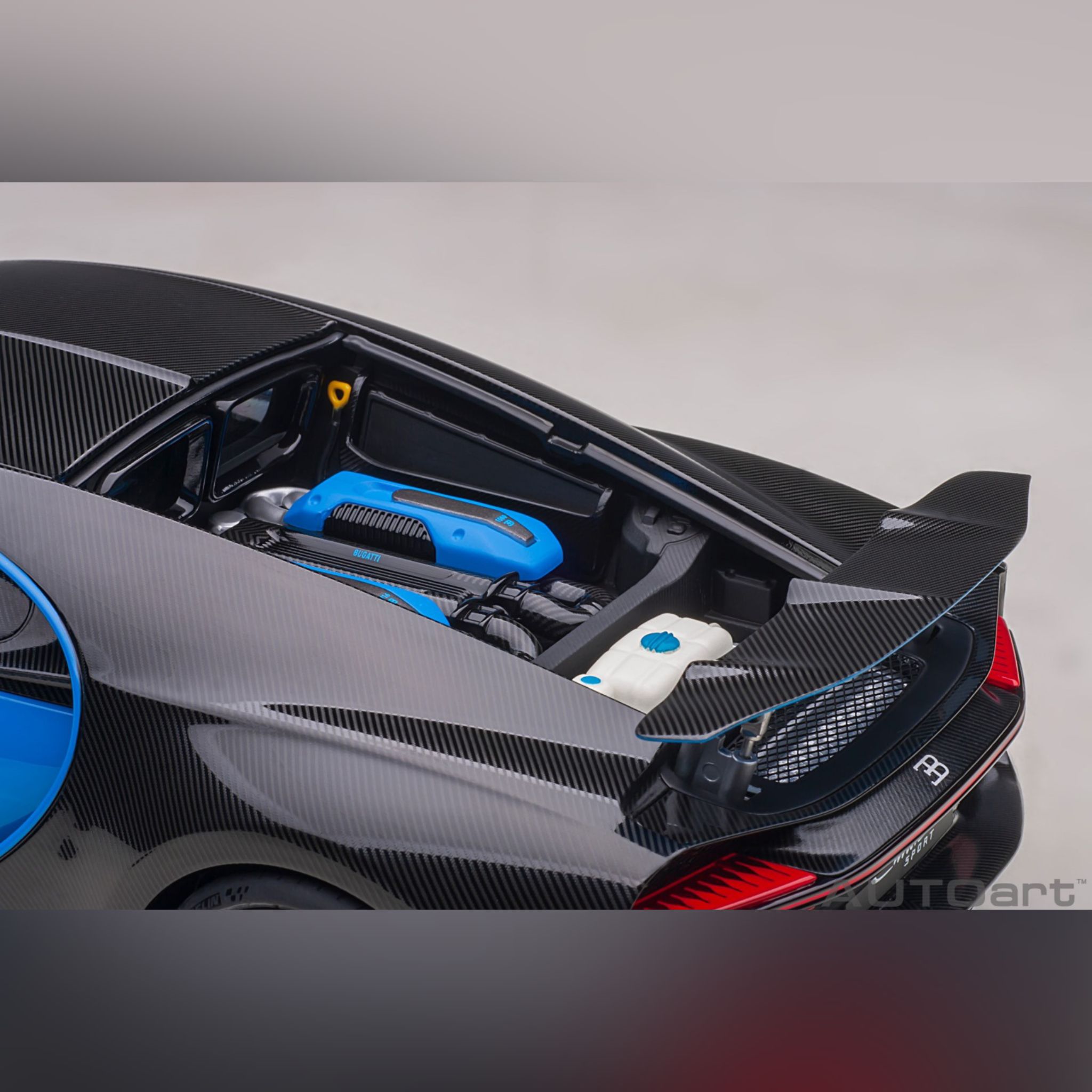 1/18 Bugatti Chiron Sport (French Racing Blue/Carbon)