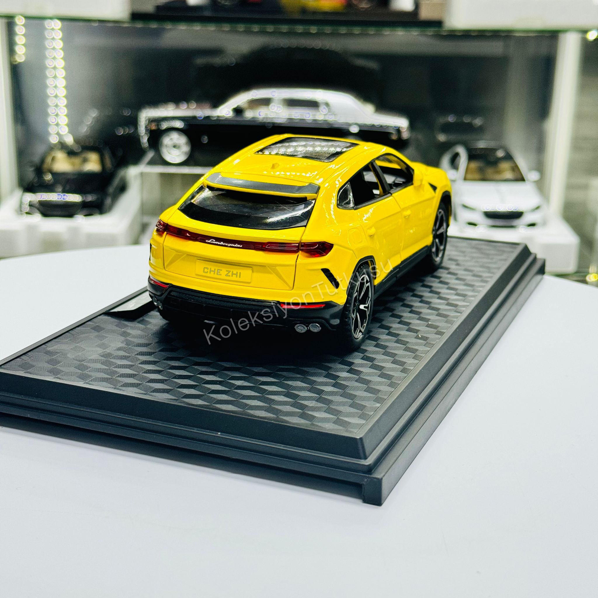 1/24 LAMBORGHINI URUS