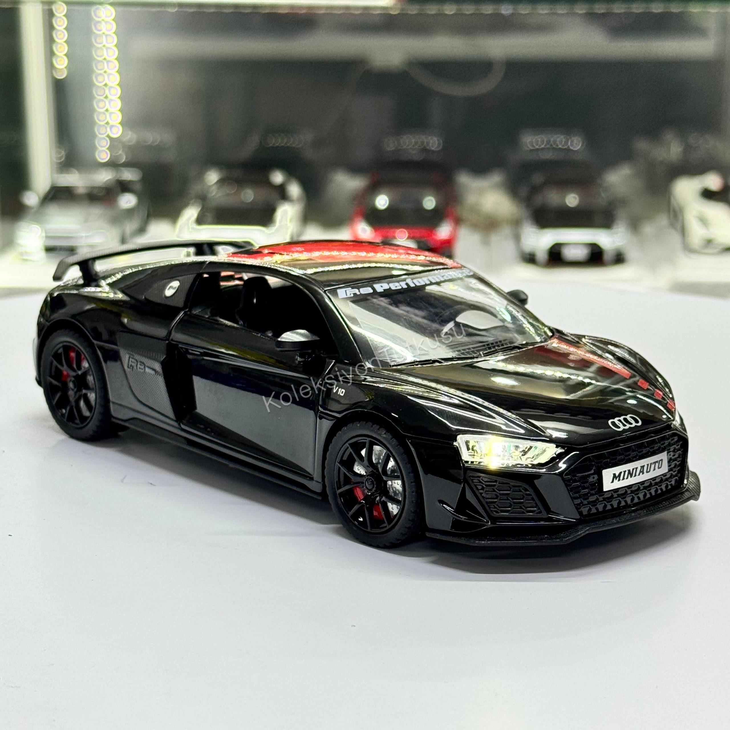 1/24 AUDİ R8 1/24 AUDİ R8