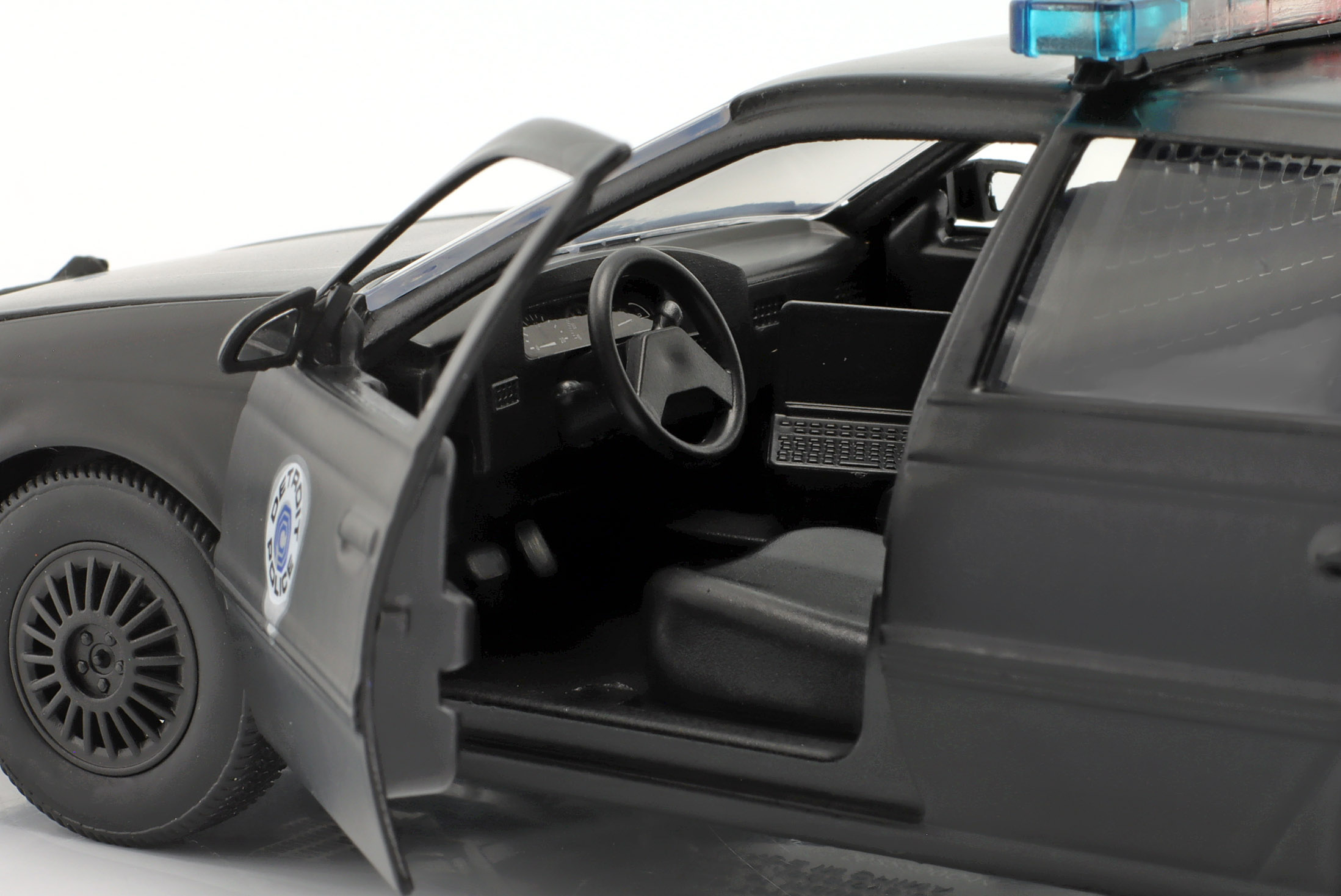 1/24 1986 FORD TAURUS AND ROBOCOP
