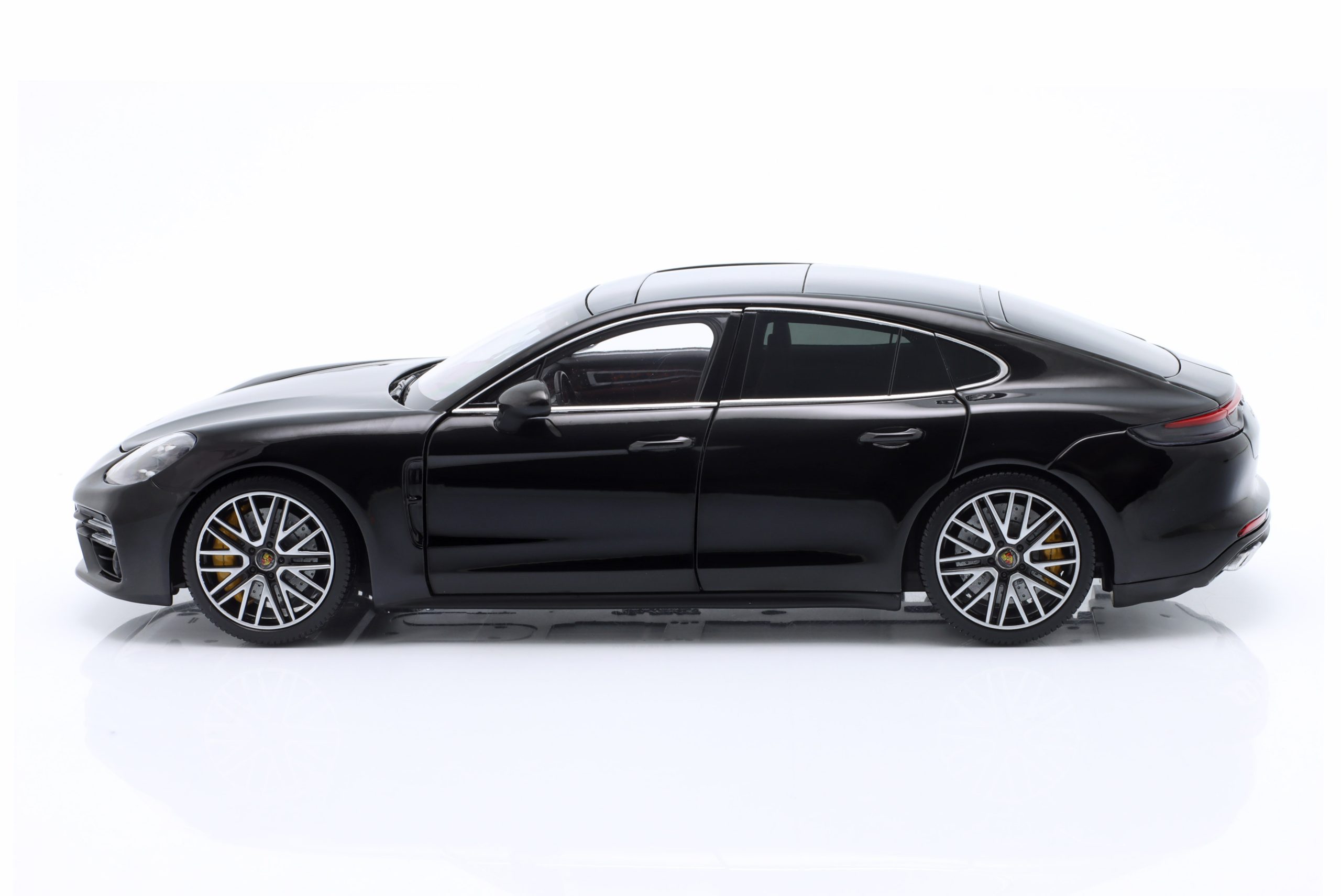 1/18 Porsche Panamera Turbo S 2020