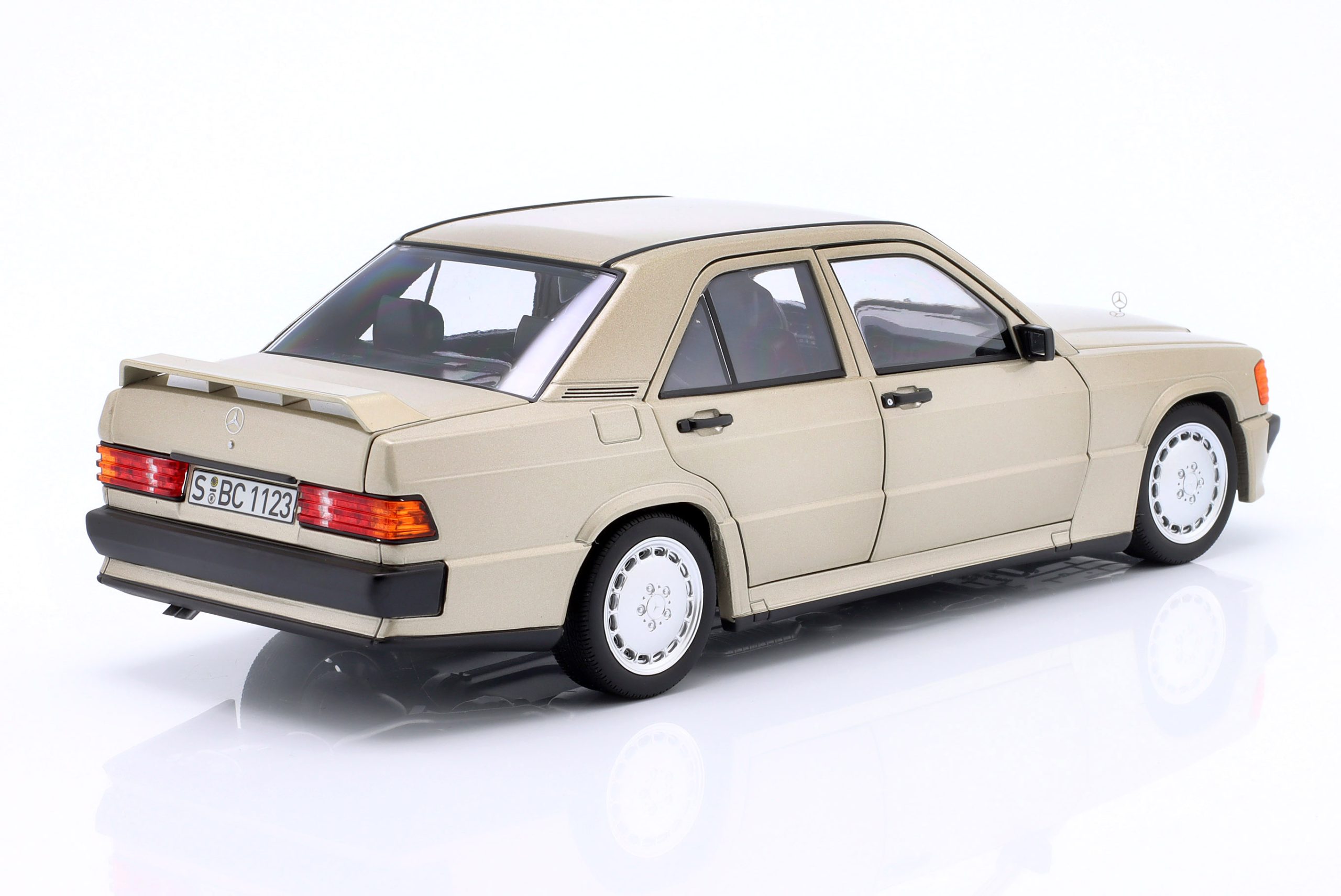 1/18 Mercedes-Benz 190 E 2.3 - 16 (W201)