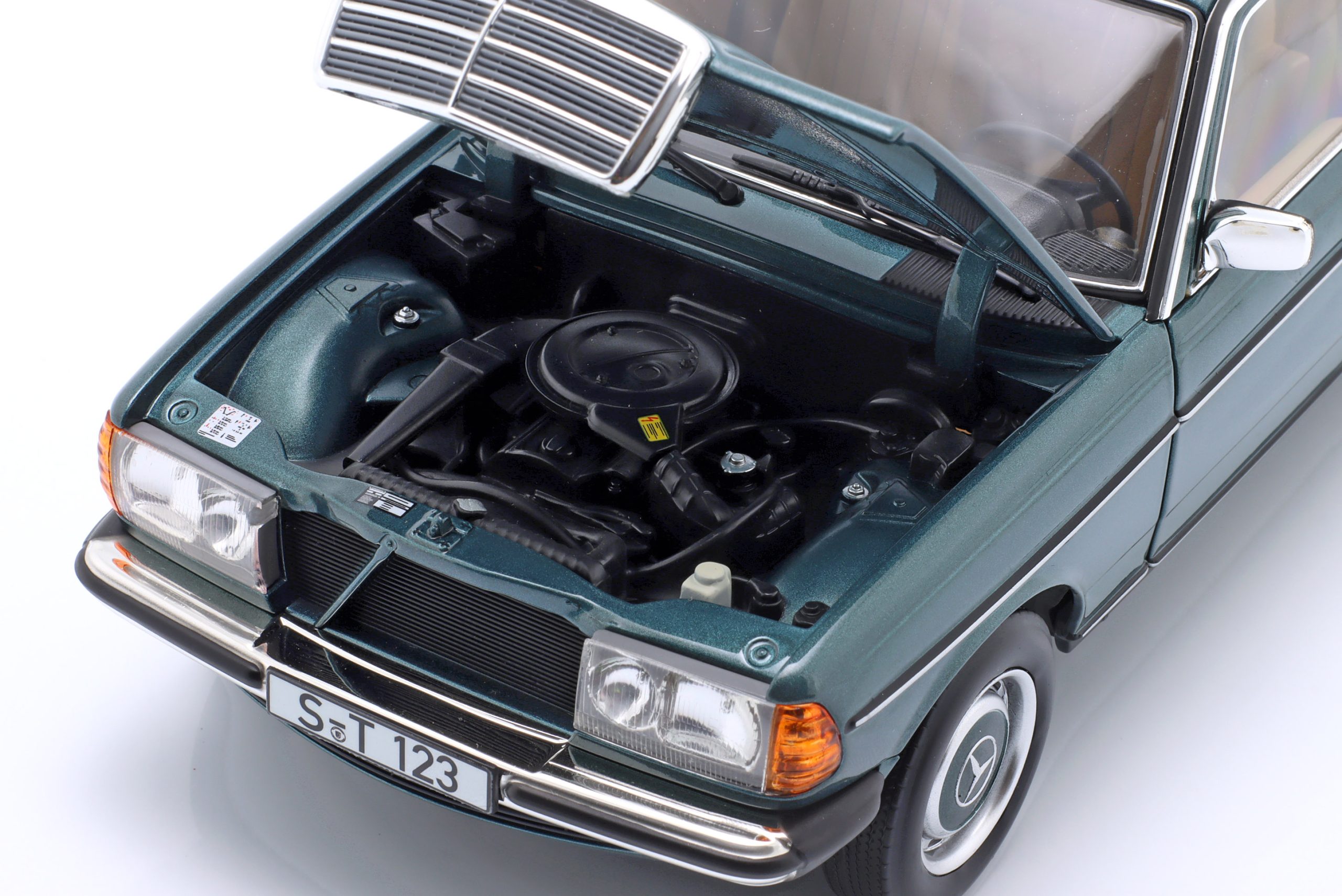 1/18 Mercedes-Benz E CLASS 200 (S123) T-Model