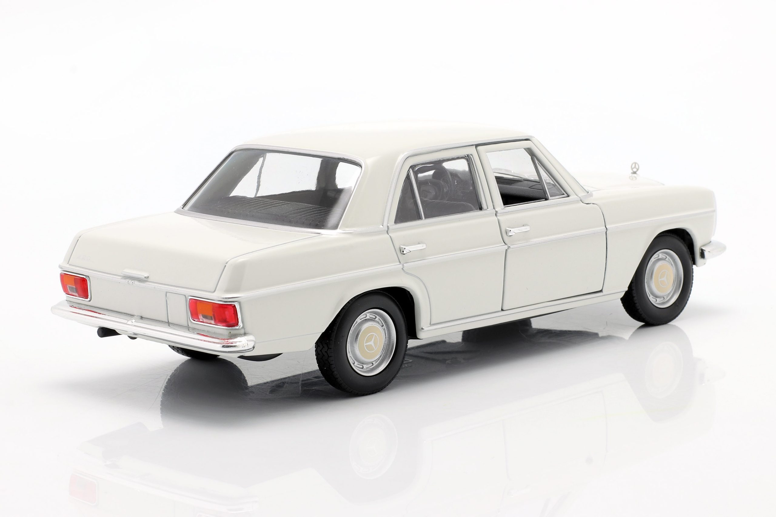 1/24 MERCEDES-BENZ 220 (W115)