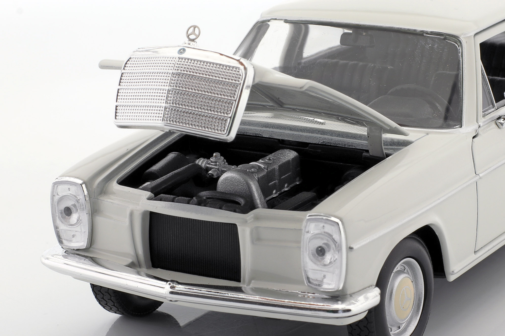 1/24 MERCEDES-BENZ 220 (W115)